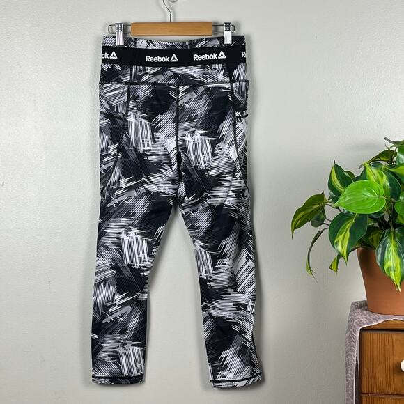 Reebok Black and White Print Capri Leggings Size Small - Picture 3 of 11